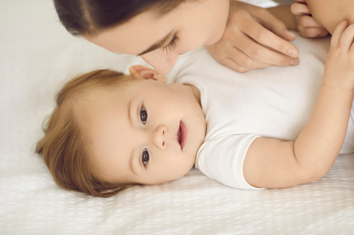 Praktisch, Vielseitig, Sanft: Die beste Stoffwahl für Baby-Bodys und warum es wichtig ist